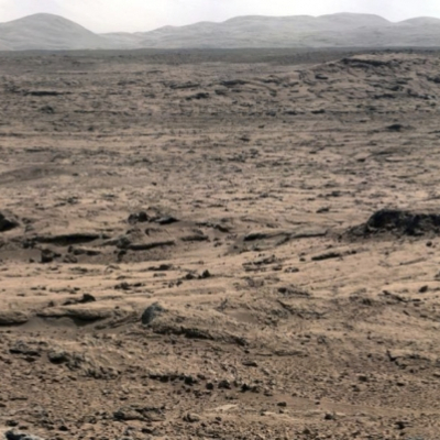 Photo de l’environnement de travail du rover Curiosity. Crédits : NASA/JPL-Caltech/MSSS[...]